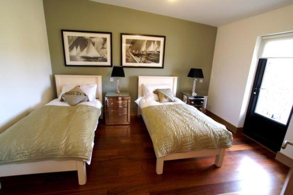 Ostan Gweedore Deluxe Apartments バンベッグ エクステリア 写真
